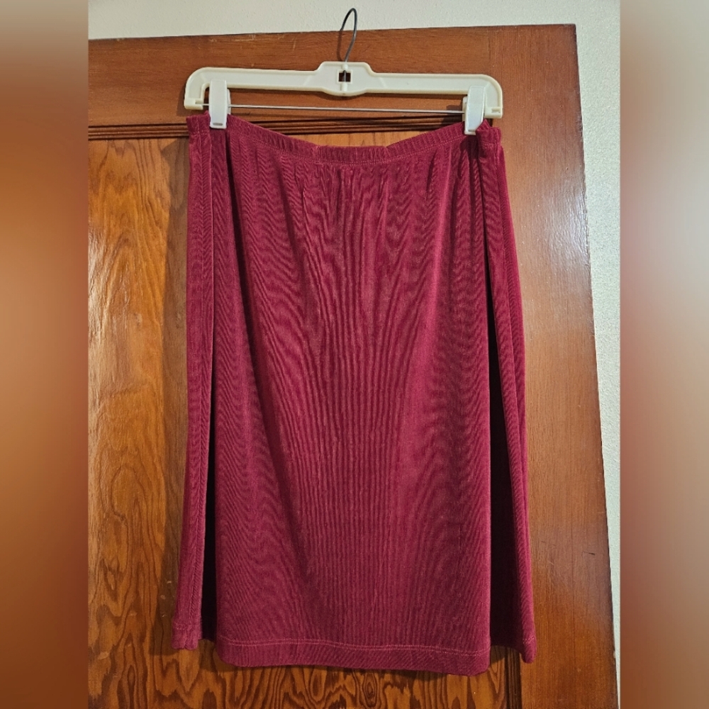 Chico's Travelers Red Stretchy Midi Skirt Size 2 Large